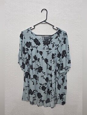 Sweet Lovely By Jen XL Women's Light Blue Floral Swing Top  Black Floral Print